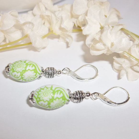 Lime Green & White Flower Earrings Beaded Set 3703 - Picture 3 of 5